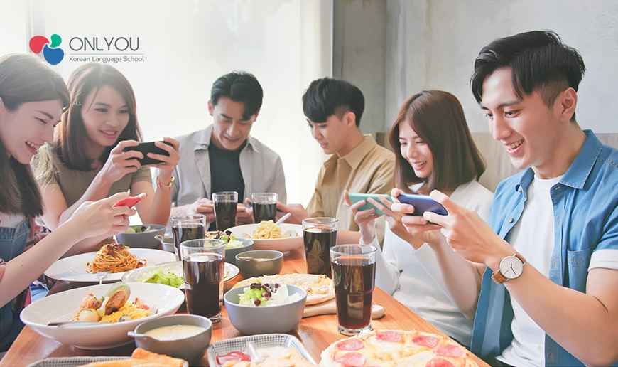 5 Korean Drinking Games for a Fun Night Out with Friends